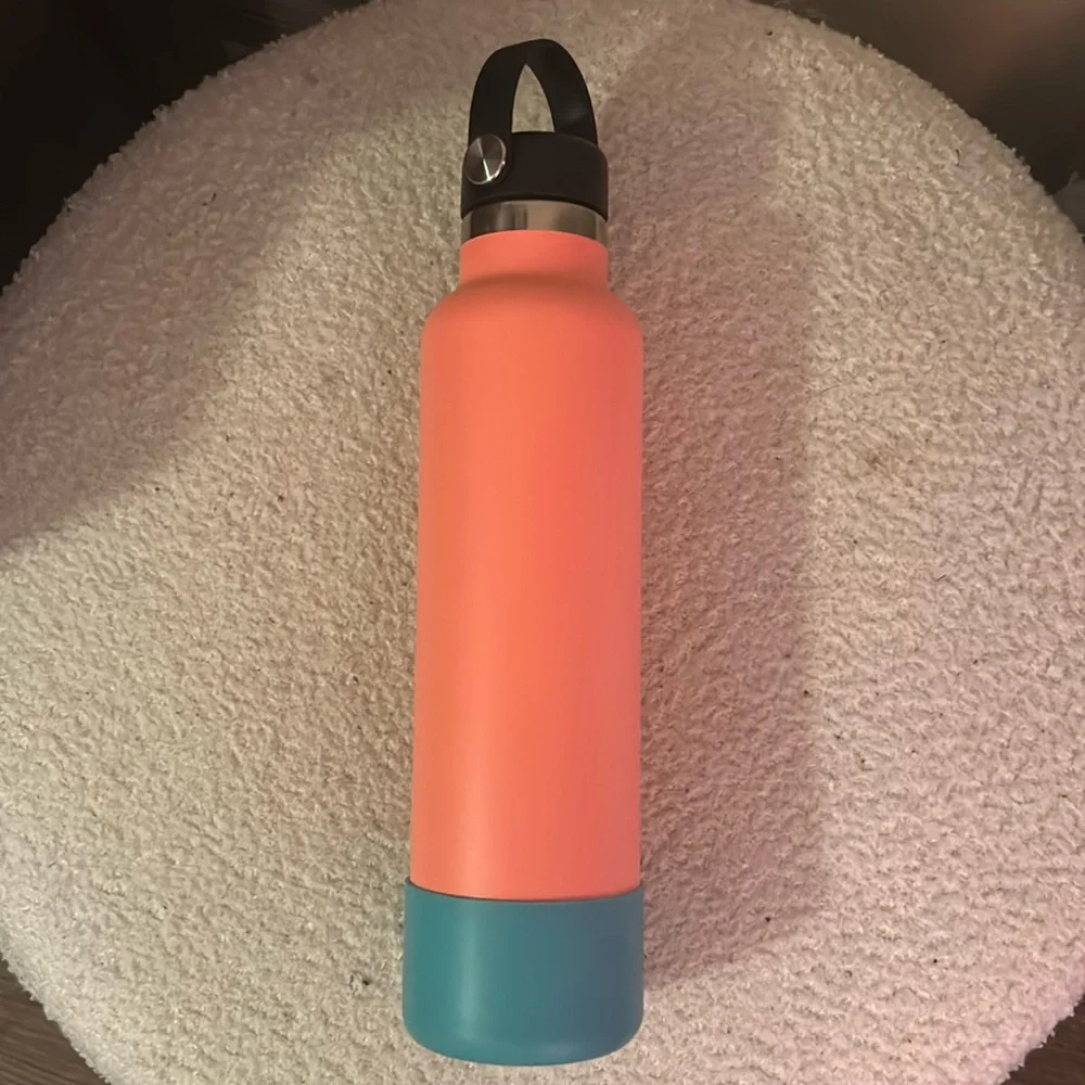 Hydro Flask - Picture 2 of 3